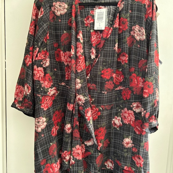 NWT Torrid Wrap Blouse - Picture 4 of 9
